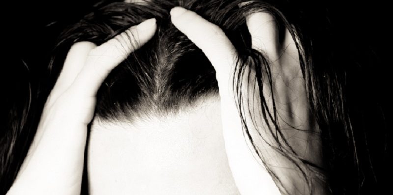 alopecia donna, caduta dei capelli